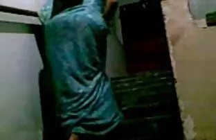 XXX वह अपने ट्रिपल सेक्सी मूवी बेटे की बेटियों को सहलाया, और उसके लिए