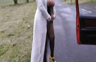 XXX किसानों को सेक्सी मूवी एक्स एक्स एक्स गलती से पूल द्वारा सभी छेद में पकड़ा