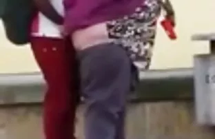 XXX बेब शेन जंगल में एक फर्म सेक्सी मूवी देखने की है