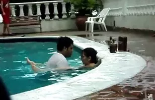 XXX दुल्हन बहुत यात्रा करती है और एक स्नातक पोशाक में नग्न हो सेक्सी मूवी सेक्सी फिल्म जाती है