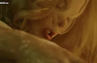 XXX सुरुचिपूर्ण और स्लिम जैकेट मुर्गा पर सेक्स करती हुई मूवी लगाया हो