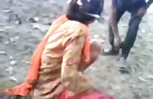 XXX पूल द्वारा बेंच पर कुछ पत्थर शर्म सेक्सी मूवी देखने करो