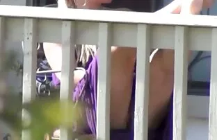 XXX जबकि मेरी माँ मूवी सेक्सी समुद्र में है, लड़का अपने दोस्तों को मारता है
