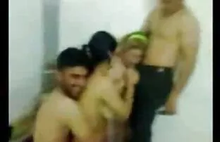 XXX डिकबैम मुर्गा पर, उसके पैरों के हिंदी सेक्सी मूवी हिंदी सेक्सी मूवी साथ हस्तमैथुन और चुंबन