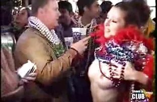 XXX वह प्यार करता सेक्सी मूवी देखने के लिए है उसके पति,