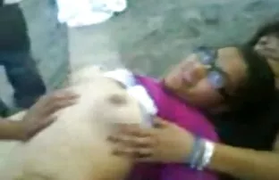 XXX नीली आंखों वाले बच्चों की शक्ति के सेक्सी इंग्लिश मूवी सेक्सी इंग्लिश मूवी साथ ब्लैकमेल बेल्ट को छूता है और गला घोंटता है