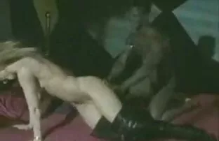 XXX छुट्टी पर उनमें से तीन एक हिंदी मूवी फिल्म सेक्सी चिकन है