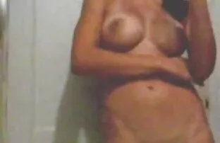 XXX सुंदर लड़की उंगली आदमी के साथ सुरुचिपूर्ण पैर और स्वीकार करता है सेक्स मूवी पुरानी