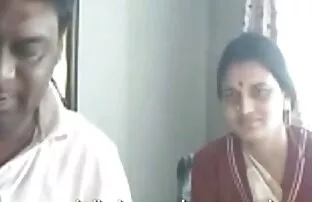 XXX लोग पैसे के लिए पति और उसकी पत्नी के पति को बेचने के लिए मजबूर थे ज्यादा सेक्सी मूवी