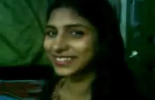 XXX दो लोग एक वेश्या खेल रहे हैं और उसके साथ चुंबन सेक्सी मूवी हिंदी एचडी