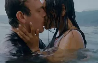 XXX उसके मालिक ने उसे आग लगाने की धमकी दी और उसे शाप देने के लिए मजबूर किया हिंदी सेक्सी मूवी 2